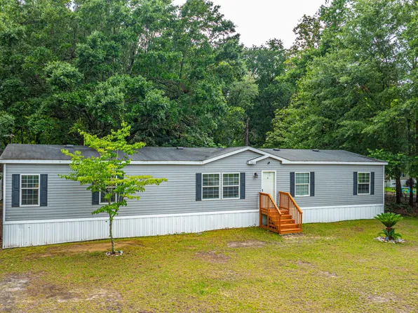 725 Hildebrand Dr, Bonneau, SC 29431