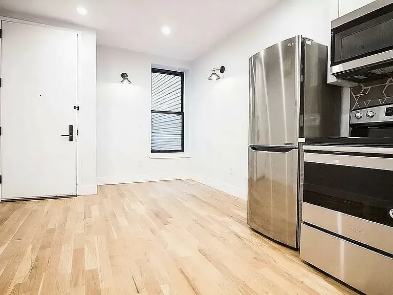 373 Howard Ave #3C — Photo 2