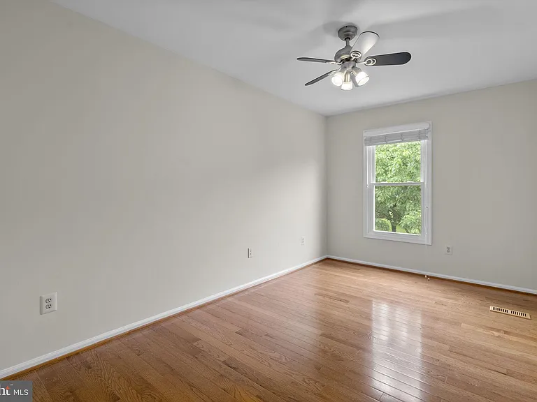 1119 Halesworth Dr — Photo 34