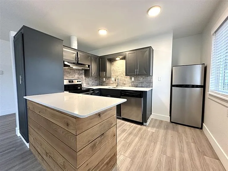J3 Apartments — Photo 23