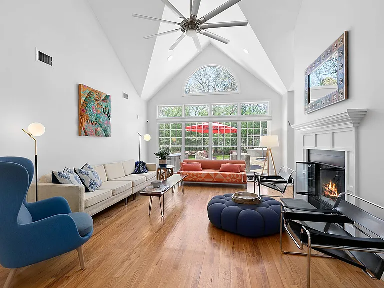 492 Sag Harbor Tpke — Photo 4