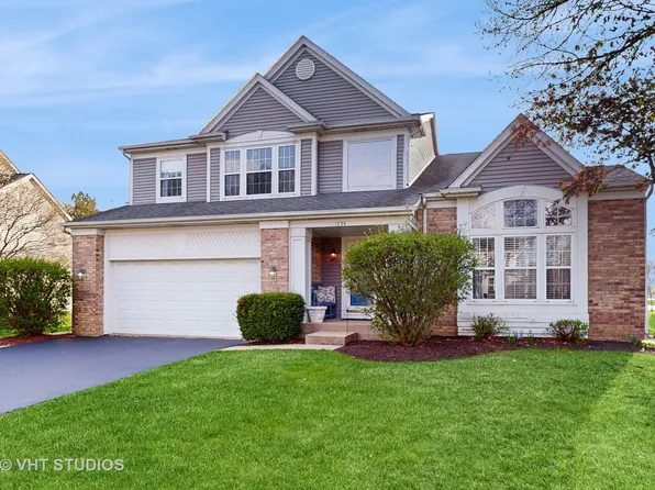 1734 Nashville Ln, Crystal Lake, IL 60014