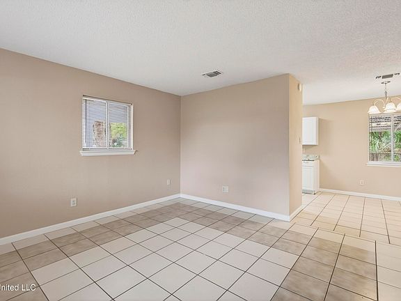 5th image of 3815 Pineview Dr