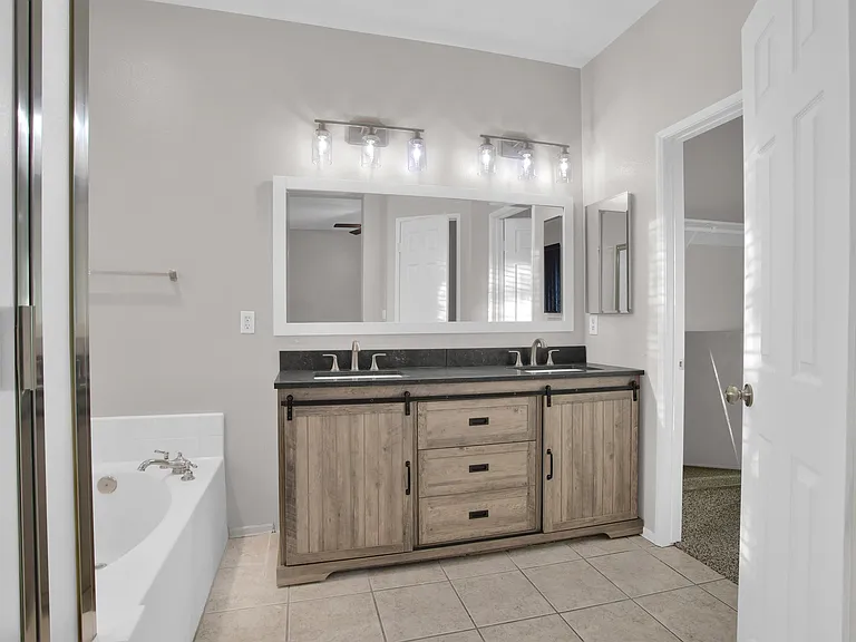 409 Sutro Ct — Photo 10