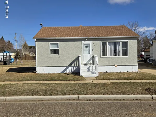 217 4th St N, Richardton, ND 58652
