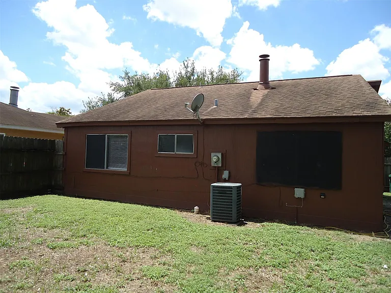 7610 Lemma Dr — Photo 37