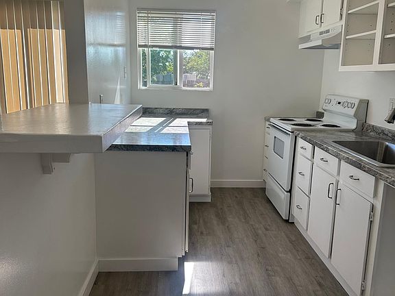 2nd image of 209 Brown St #13