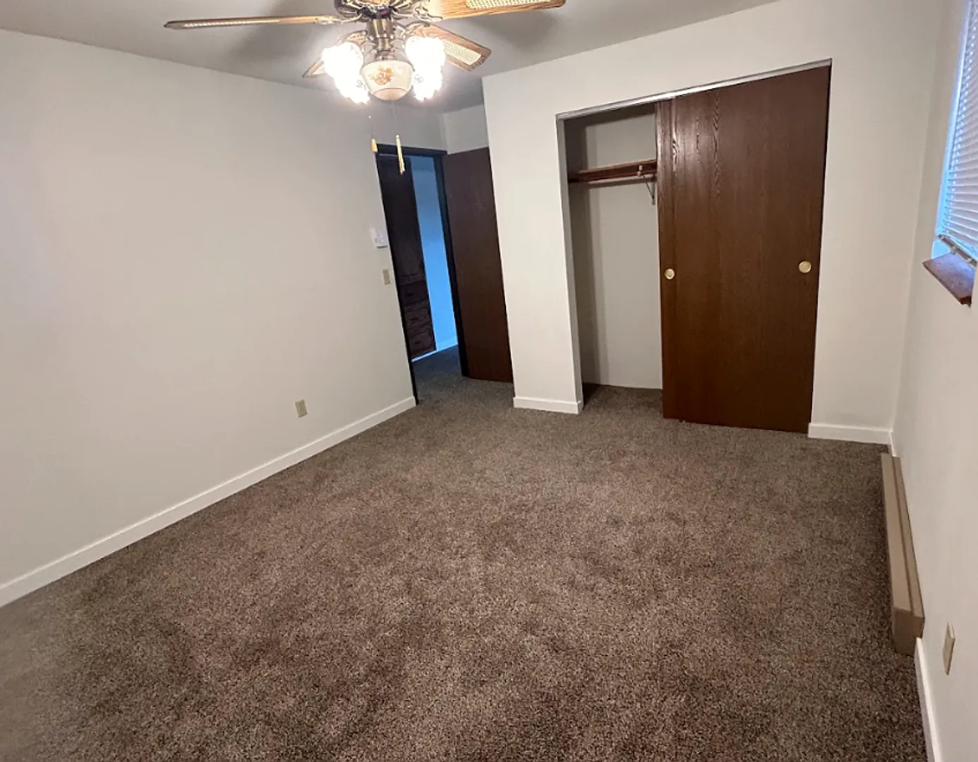 Elm Street Apartments - 944 — Photo 3
