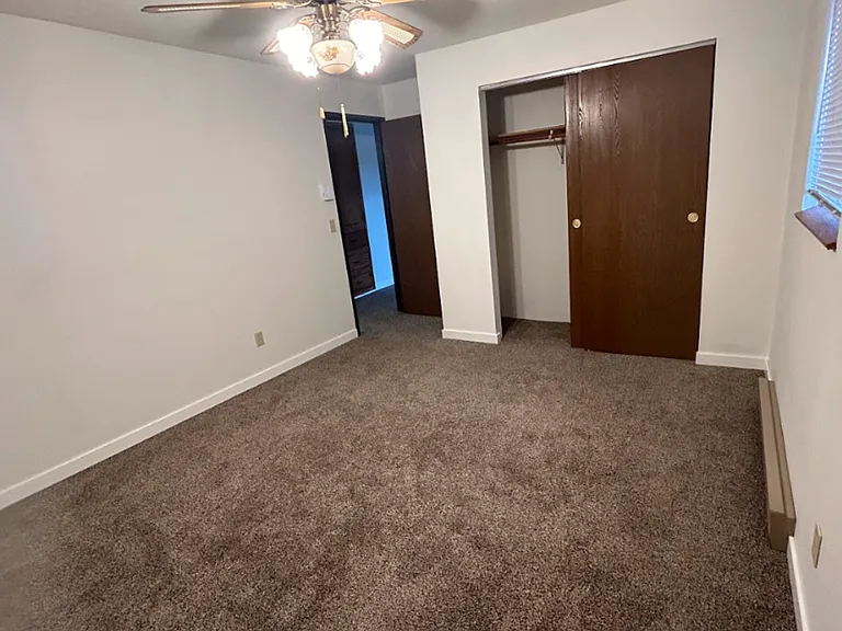944 E Elm Dr — Photo 11