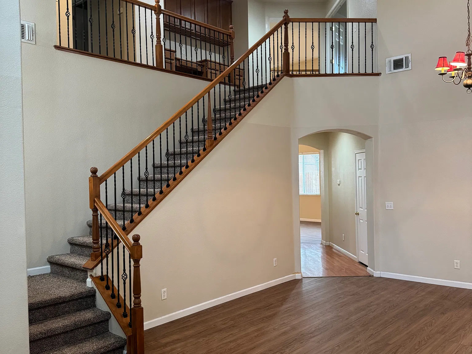 219 Nebraska Dr — Photo 1