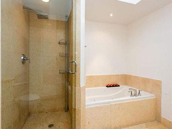 5th image of 19900 E Country Club Dr APT 1011