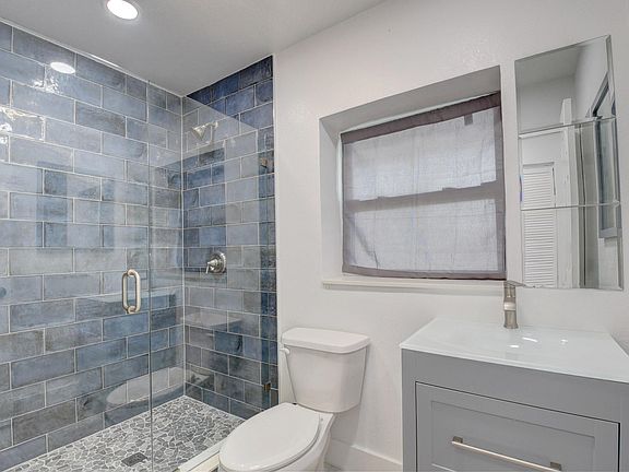 3rd image of 640 SW 10th Ct