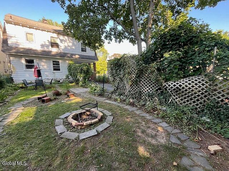3rd image of 538 Park Avenue
