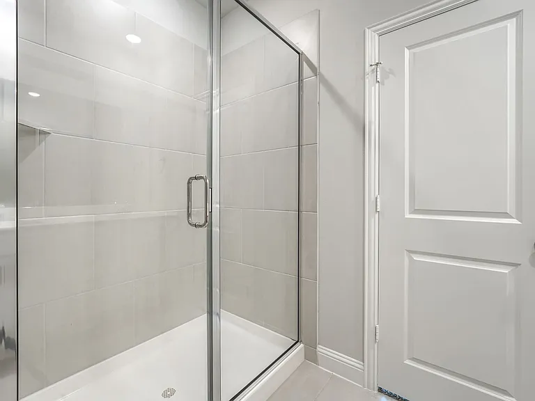 724 Portina Dr — Photo 16
