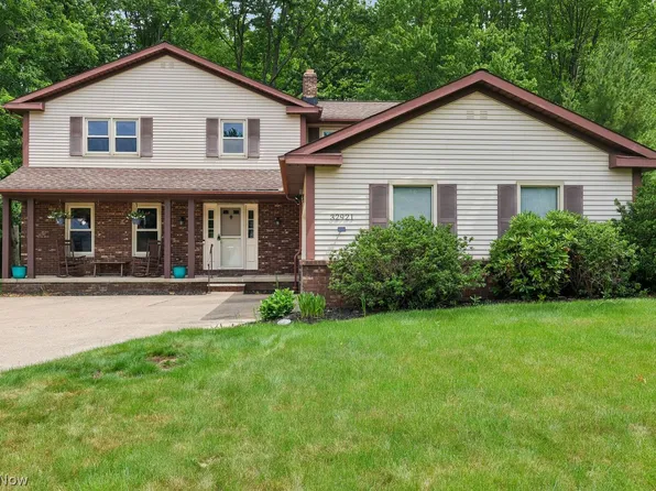 32921 N Burr Oak Dr, Solon, OH 44139