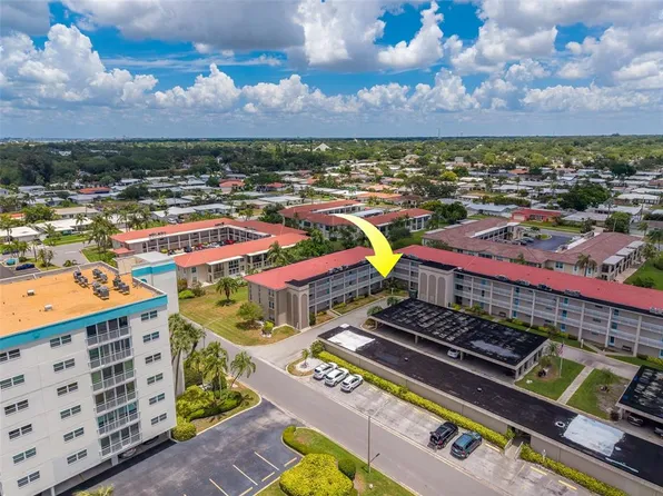 10215 Regal Dr APT 4, Largo, FL 33774