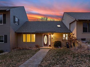 23 Carvers Grn, Chaska, MN 55318