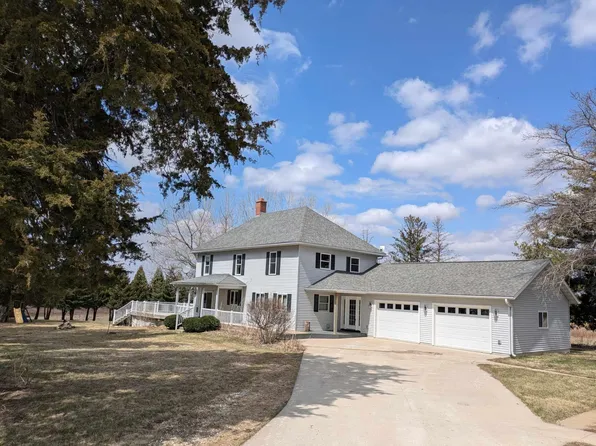 1622 240th St, Decorah, IA 52101