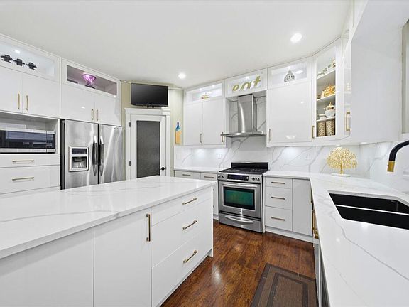 4th image of 6060 145a St