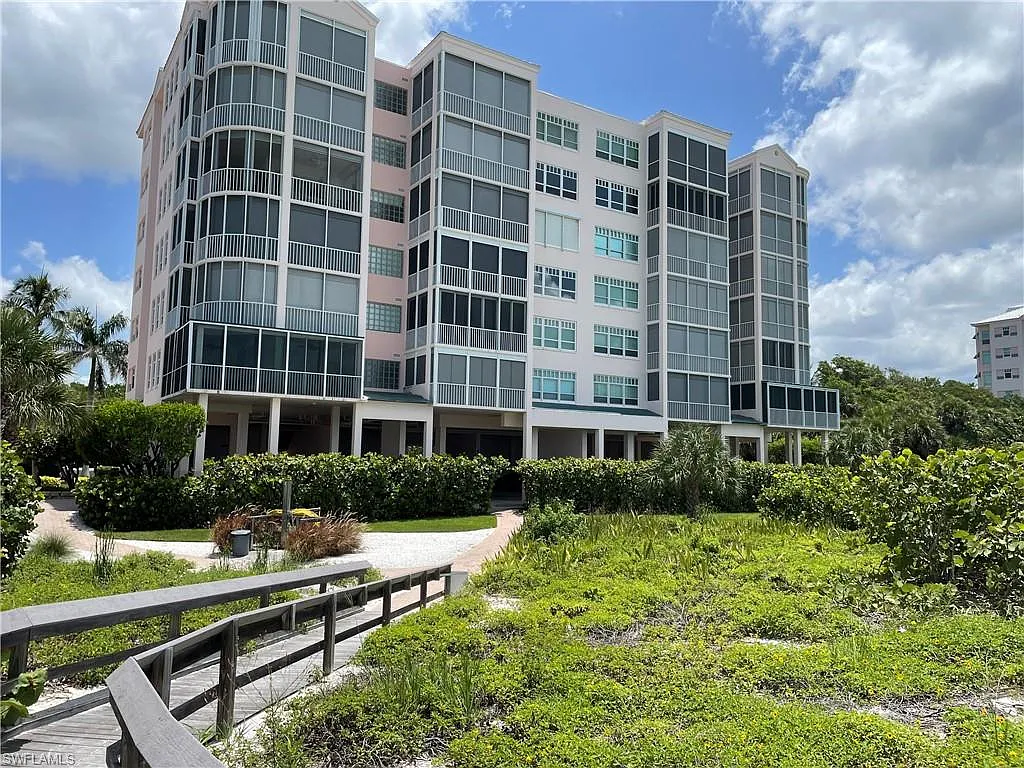 2 bed, 2.0 bath, 1726 sqft, $9,700 — Photo 4
