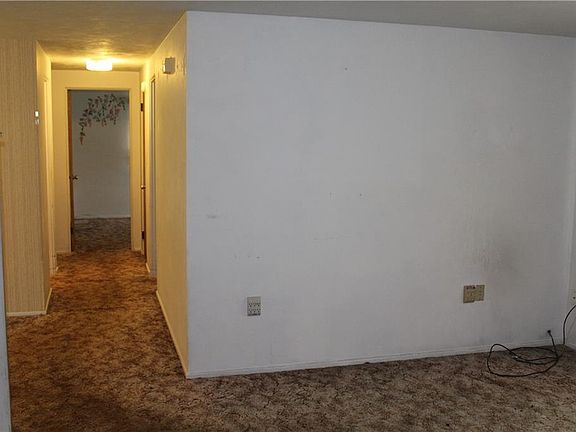 5th image of 7327 Cass Cir