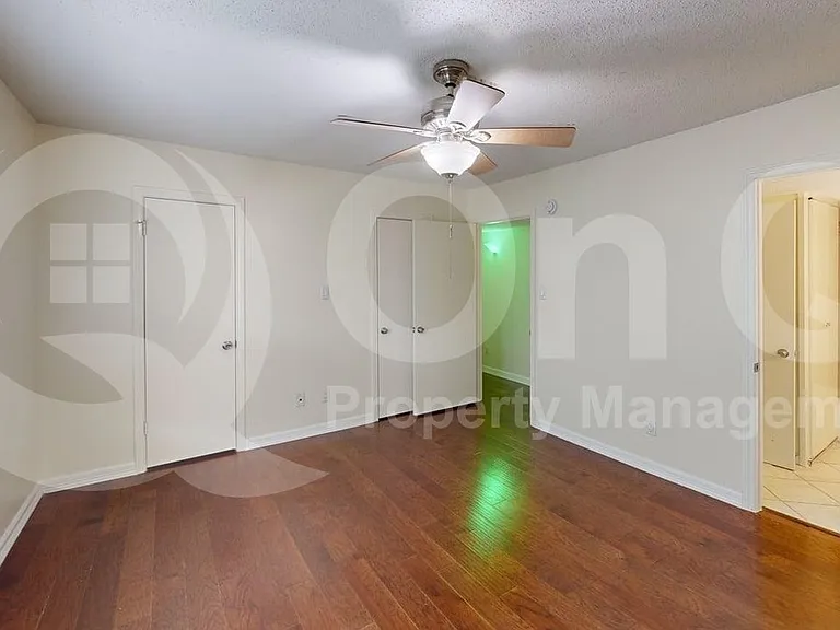 5835 Sandhurst Ln #D — Photo 10