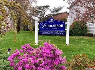 208 Fairharbor Dr, Patchogue, NY 11772