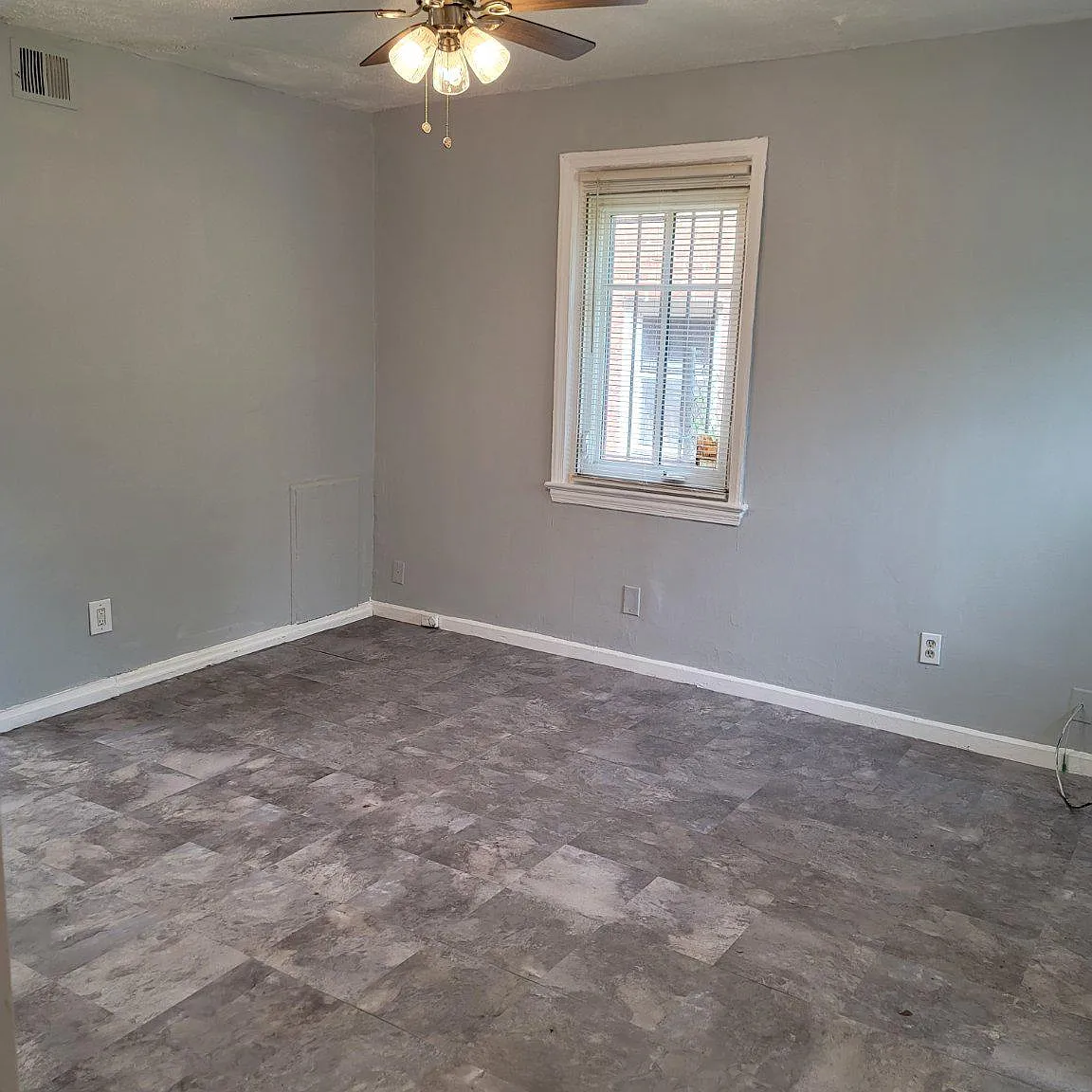 3 bed, 2.0 bath, 1184 sqft, $3,100 — Photo 3