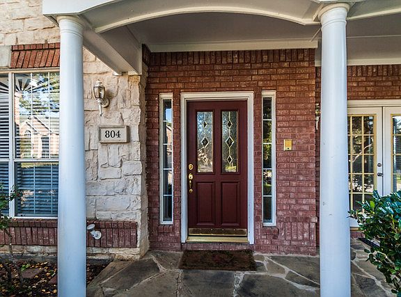 2nd image of 804 Forest Hollow Dr
