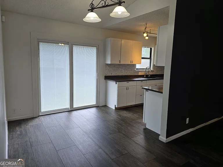 1001 Regal Rd — Photo 14