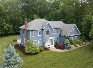 2 Warren Gln, Burlington, CT 06013