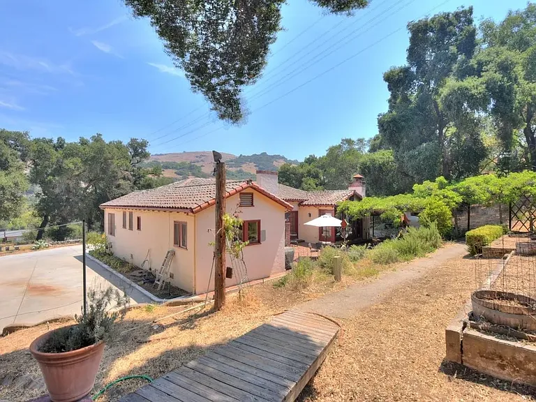 20861 Almaden Rd #20861 — Photo 7