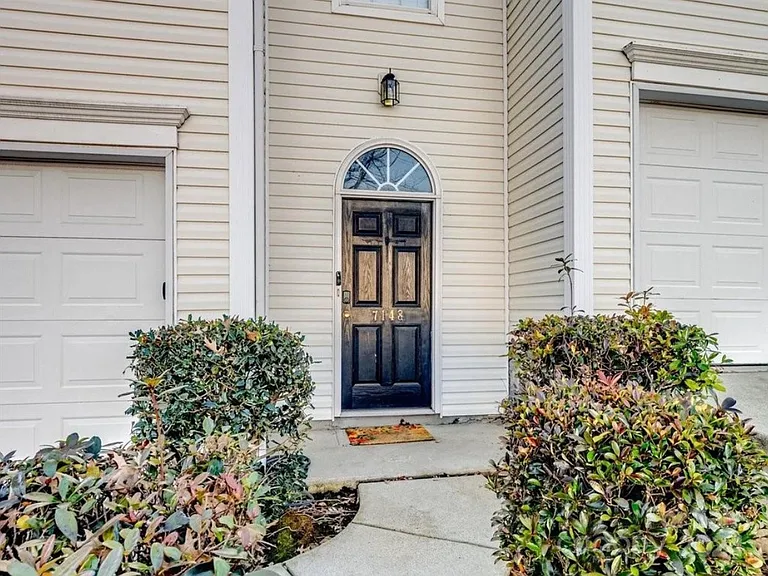 7148 Abbotts Glen Dr — Photo 2