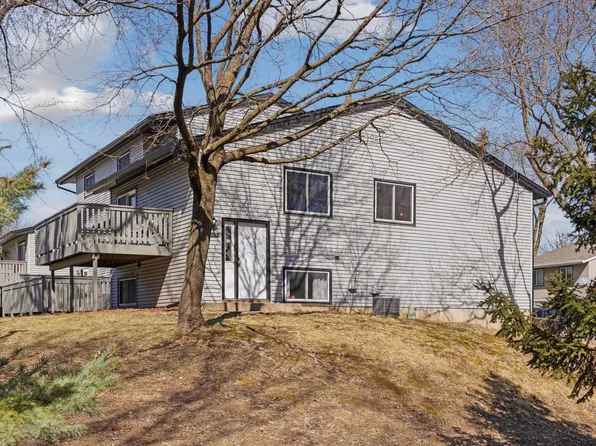 4855 Grenwich Way N, Oakdale, MN 55128
