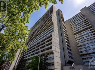 500 Laurier Ave W #2303, Ottawa, ON K1R5E1