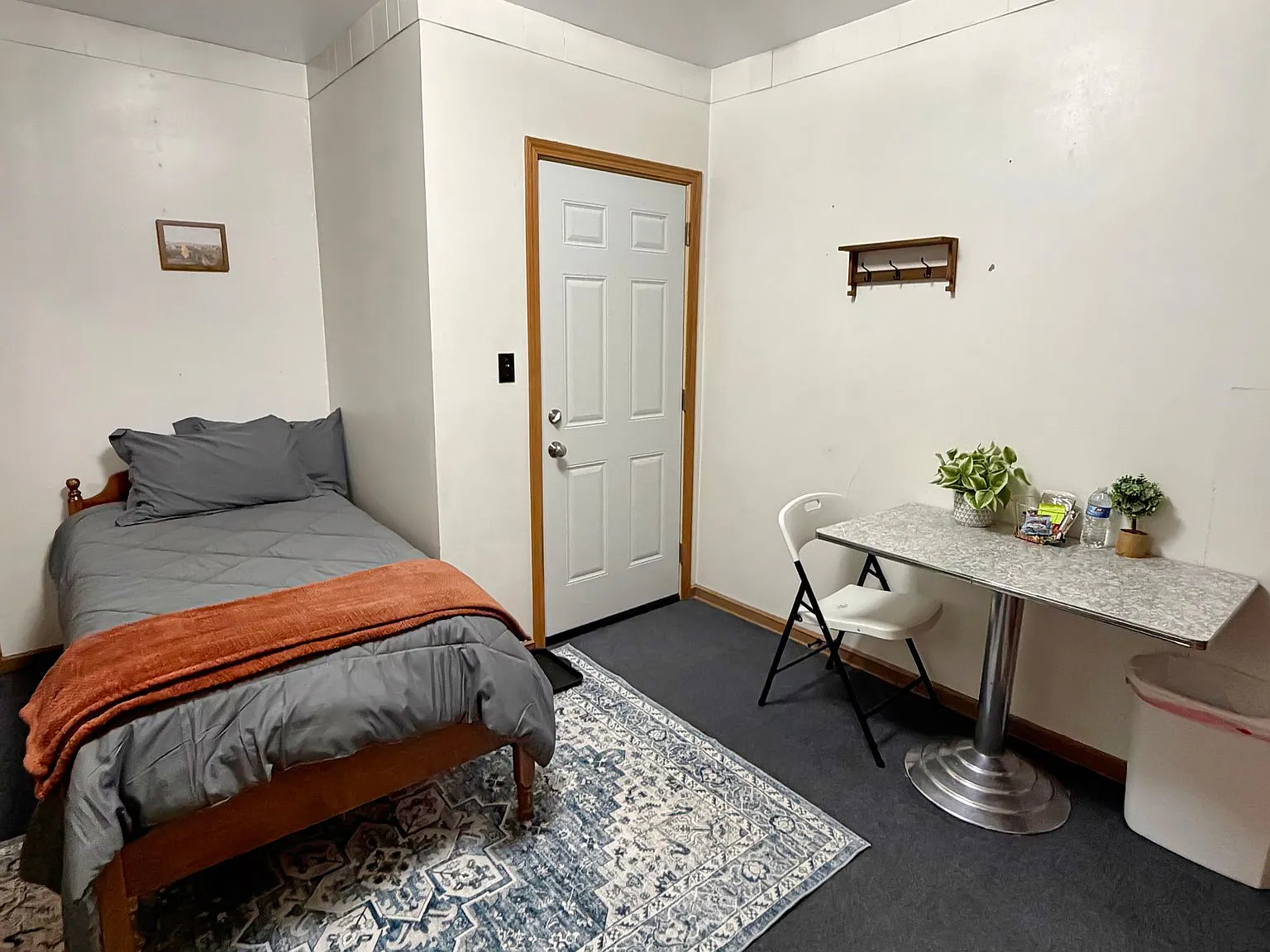 Furnished Studio Apartment Downtown Hallock — Photo 4