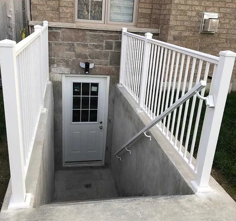 63 Deepwood Cres