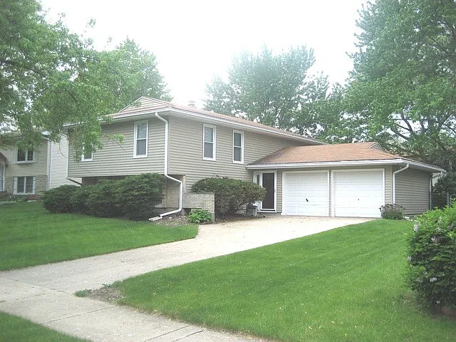 141 Richmond Dr photo 1