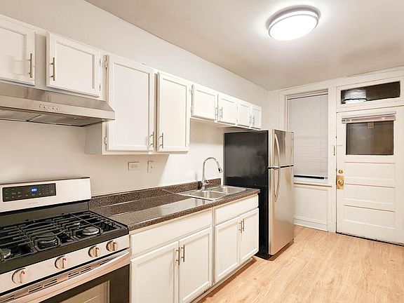 5th image of 2112 W Birchwood Ave #3