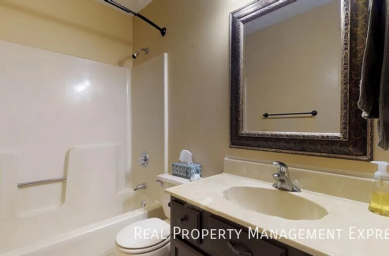 4712 E Blazewood Dr — Photo 7