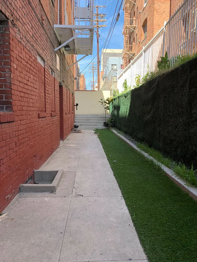The Bard Apartments...Chic Apartment Available...Newly Renovated...Great Views! CALL NOW! — Photo 4