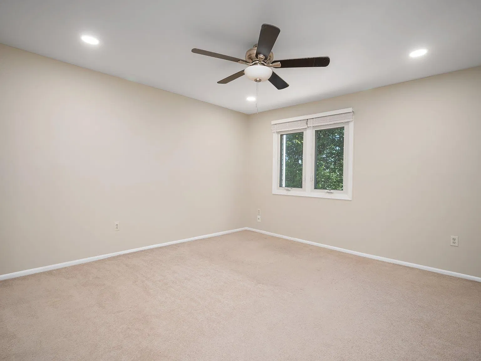 2 bed, 1.5 bath, 1636 sqft, $3,300 — Photo 2