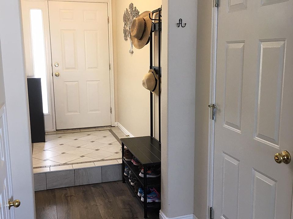 Entry and 1st Floor Hallway