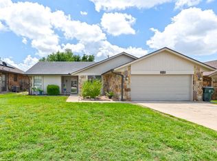 10520 Ricky Ln, Midwest City, OK 73130