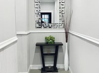 707 Middle Neck Rd, Great Neck, NY 11024