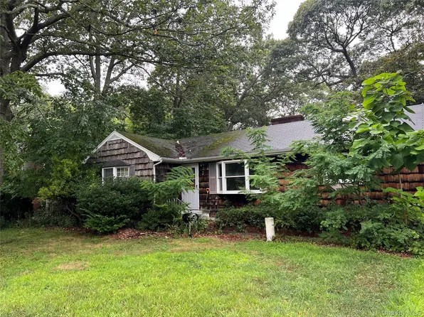 7 Magnolia Lane, Miller Place, NY 11764