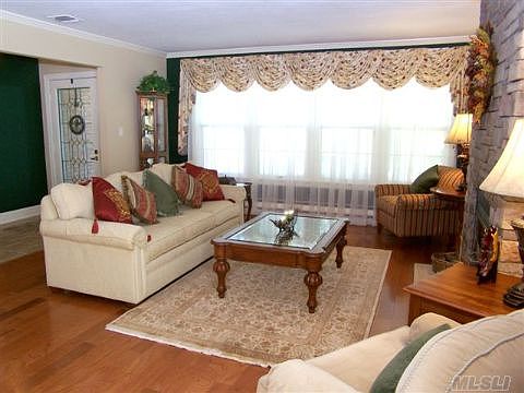 3rd image of 93 Standish Dr