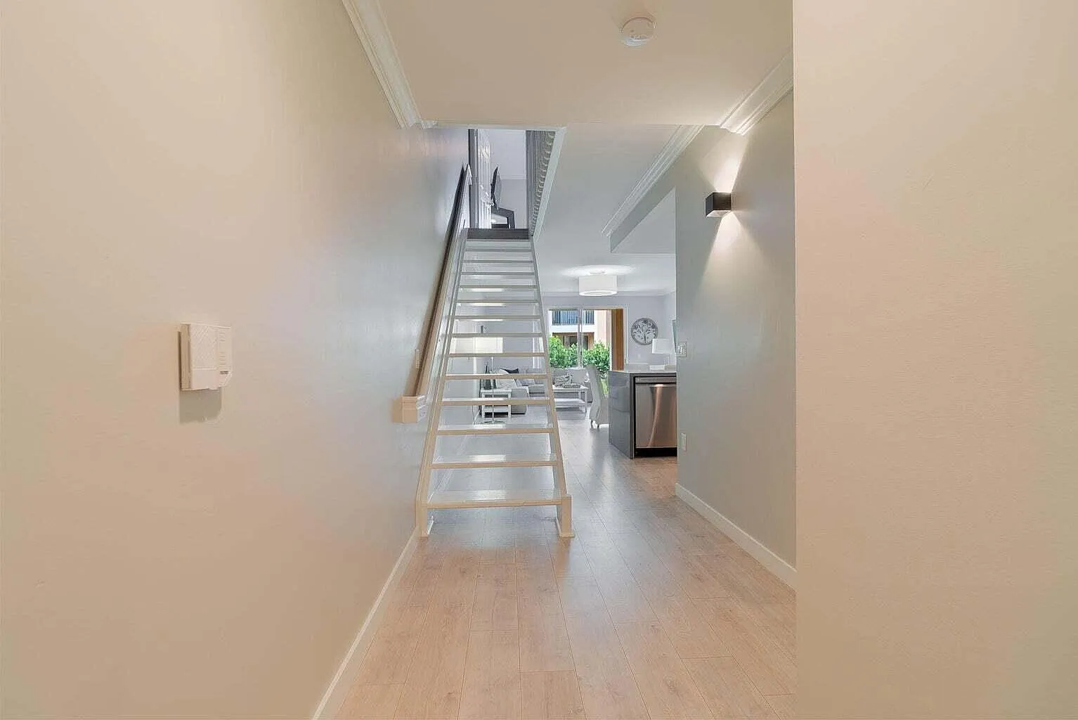2 bed, 2.5 bath, 1401 sqft, $6,500 — Photo 4