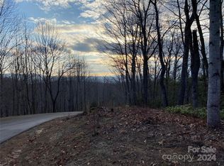 5 Red Bud Ln, Hendersonville, NC 28739