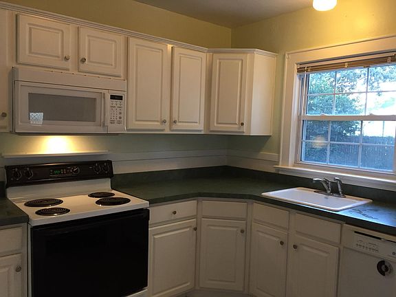 3rd image of 404 Burleigh Ave